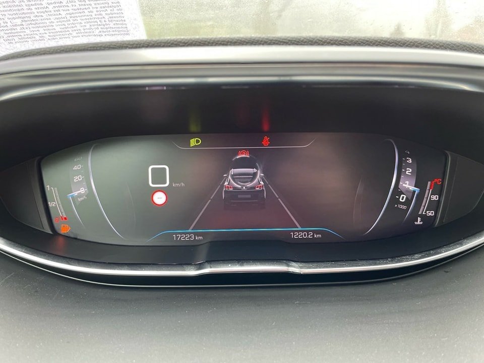 PEUGEOT 5008 1.5 HDi Active Pack 2022