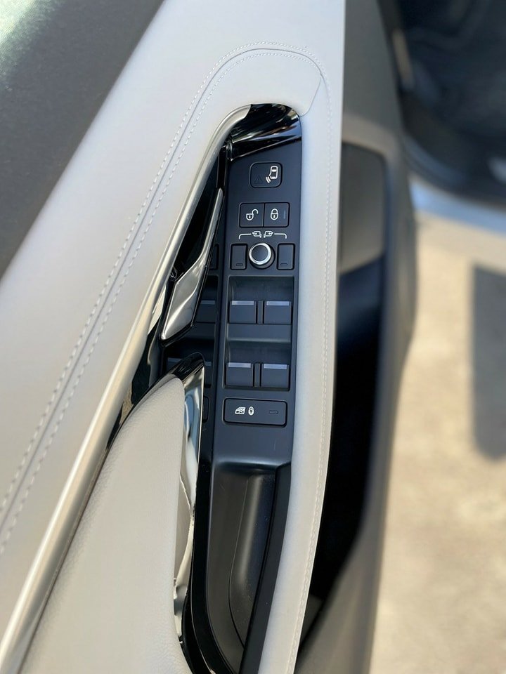 LAND ROVER Range Rover Evoque R-Dyn First Edi P 250 HSE AT9