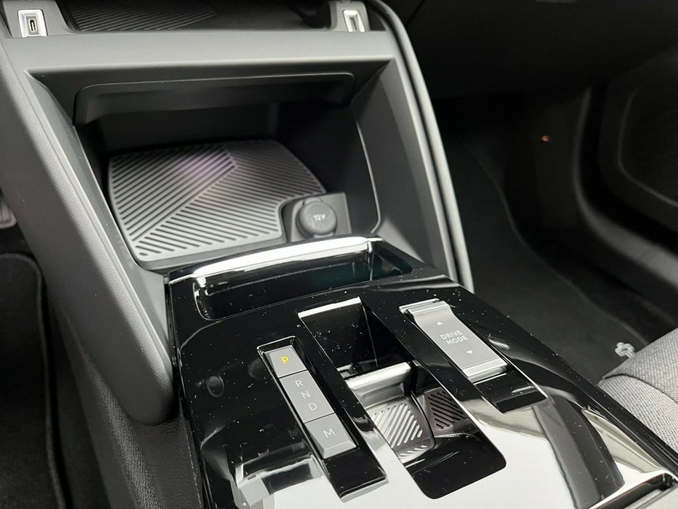 CITROEN C4 1.2 Pure Tech Shine EAT8