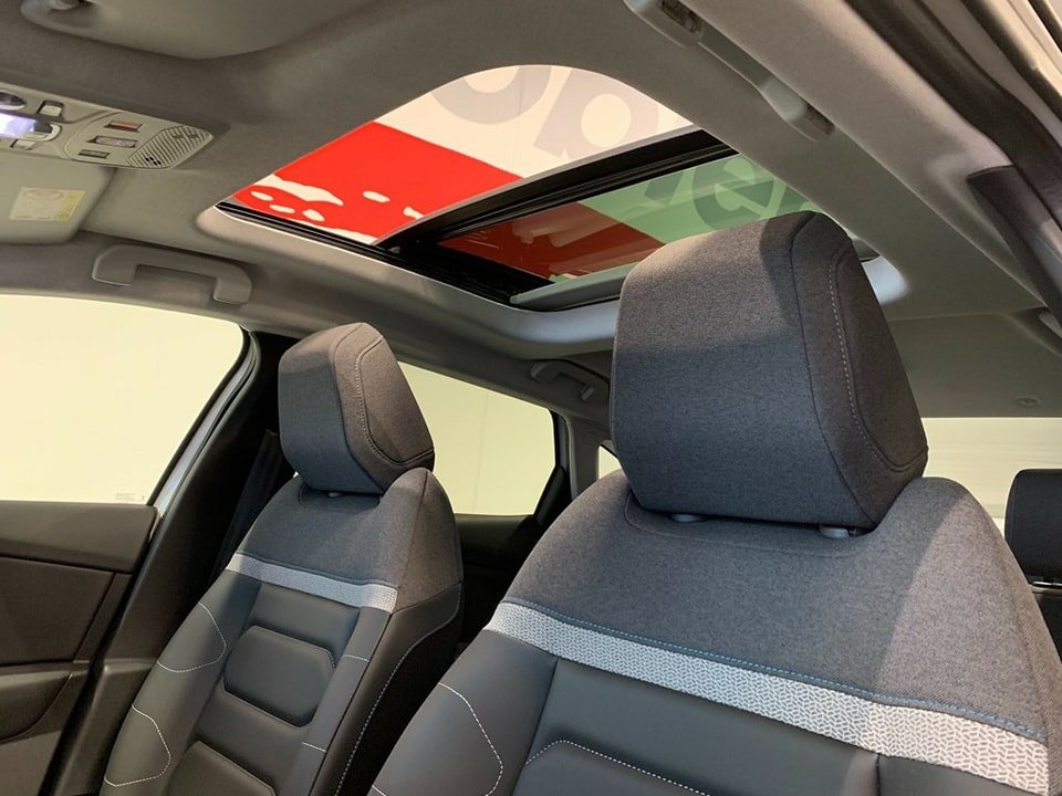 CITROEN C4 X 100 kW Shine VÉHICULE NEUF 50KM