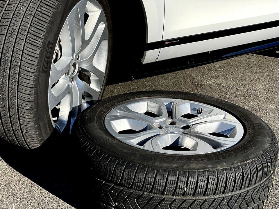 LAND ROVER Range Rover Evoque R-Dyn First Edi P 250 HSE AT9