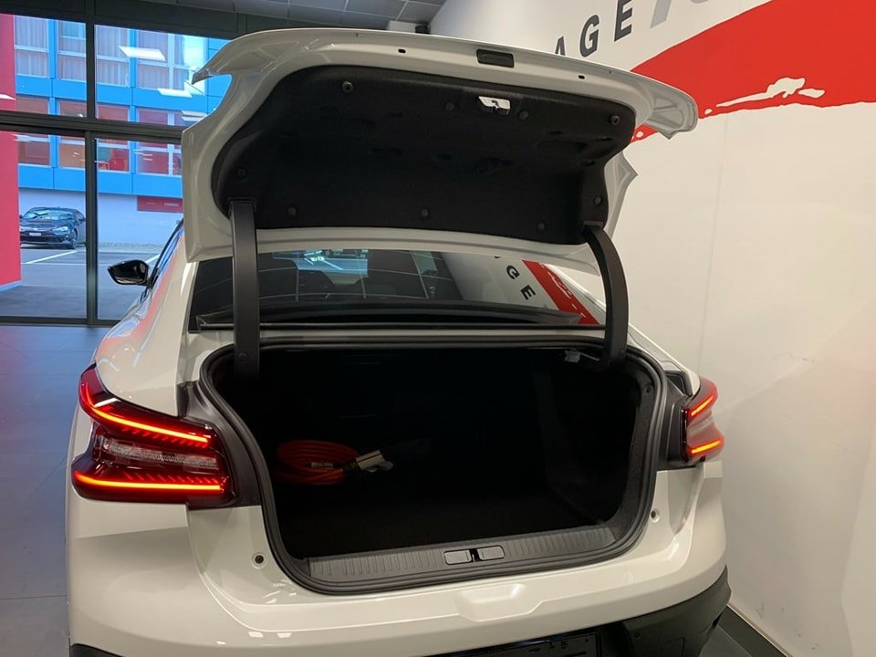 CITROEN C4 X 100 kW Shine VÉHICULE NEUF 50KM