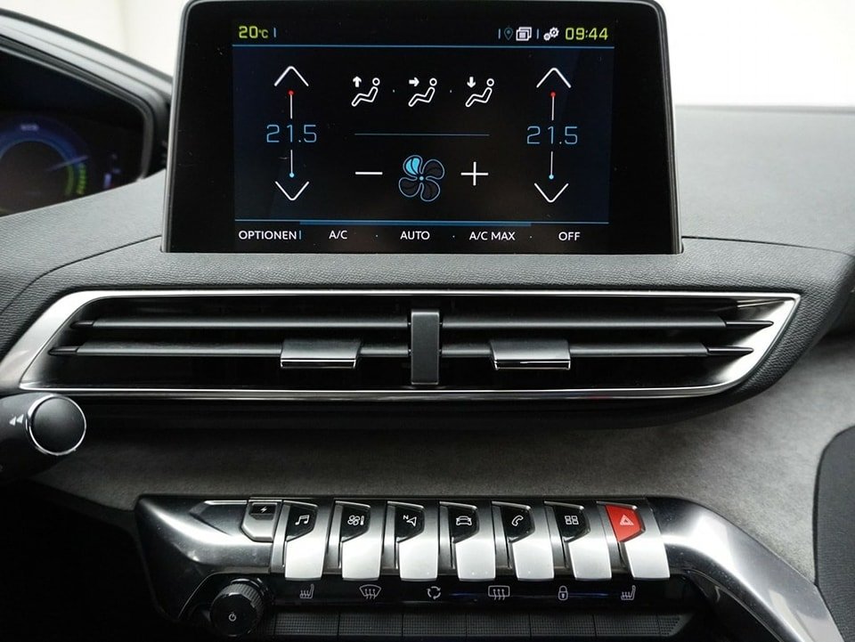 PEUGEOT 3008 1.6 Plug-in Hybrid4 GT