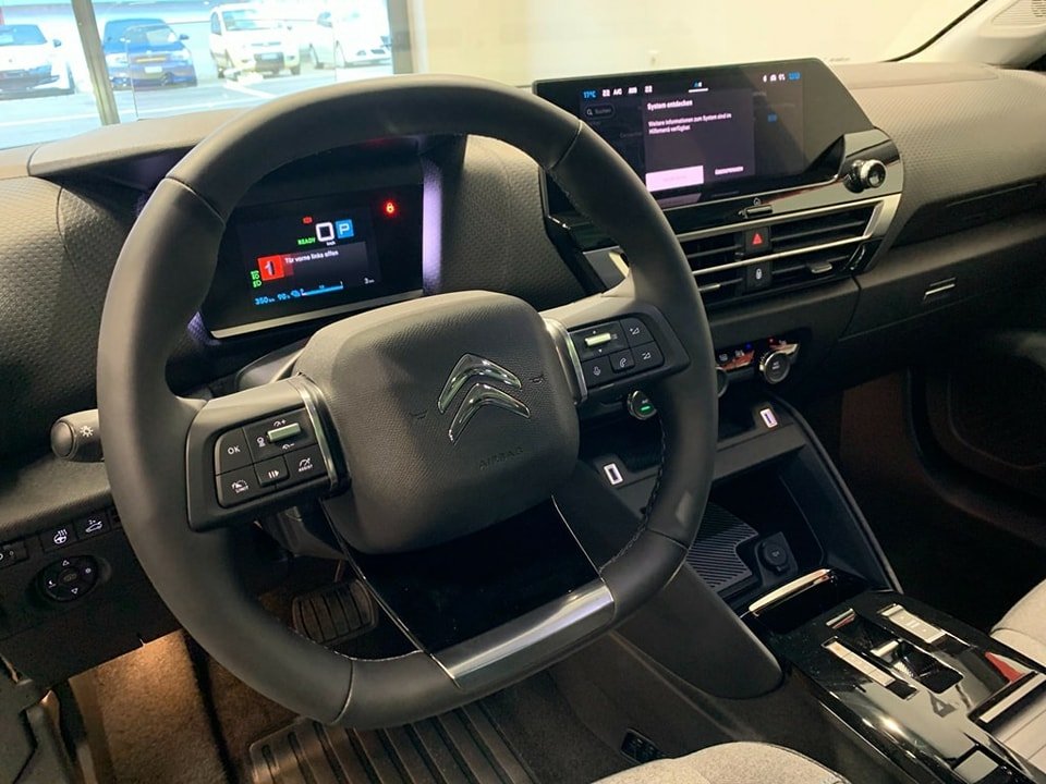 CITROEN C4 X 100 kW Shine VÉHICULE NEUF 50KM