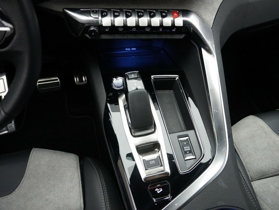 PEUGEOT 3008 1.6 Plug-in Hybrid4 GT