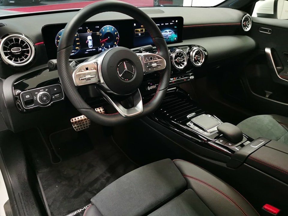 MERCEDES-BENZ A 35 AMG 4Matic Speedshift 19 pouces FULL OPTIONS