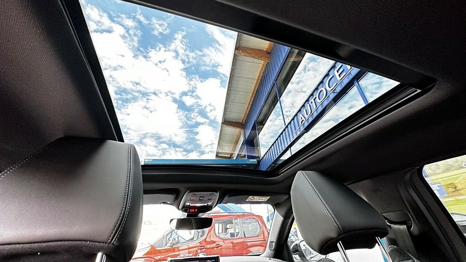 PEUGEOT 2008 e-GT NEUF 15KM