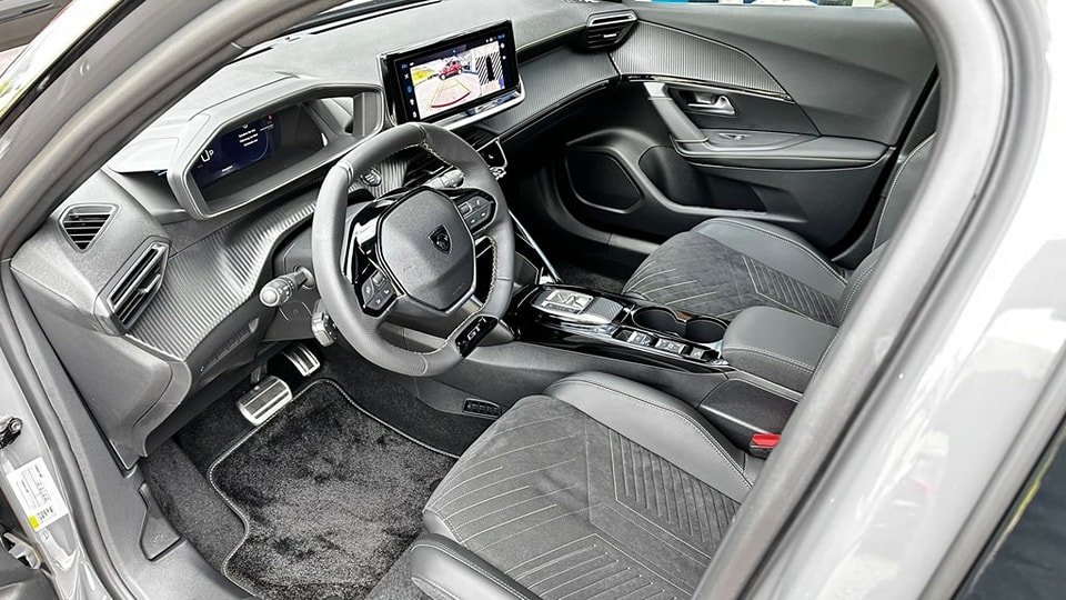 PEUGEOT 2008 e-GT NEUF 15KM