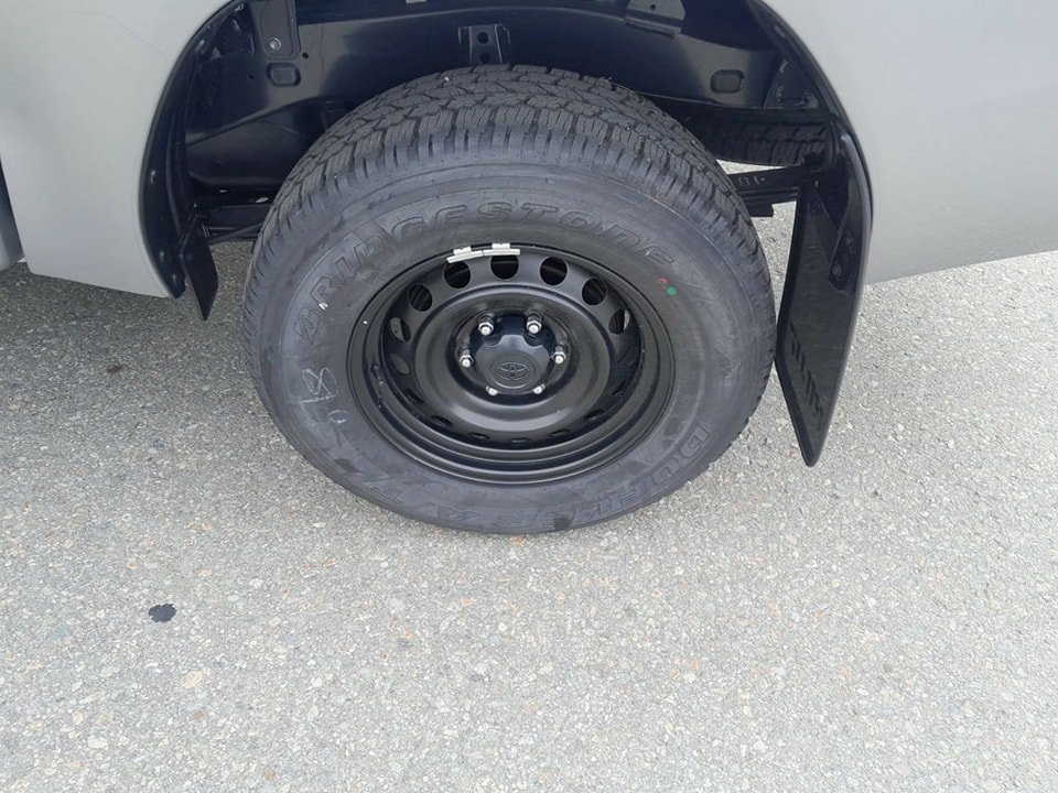 TOYOTA Hilux 2.4D-4D Comfort Double Cab 4×4 VEHICULE NEUF