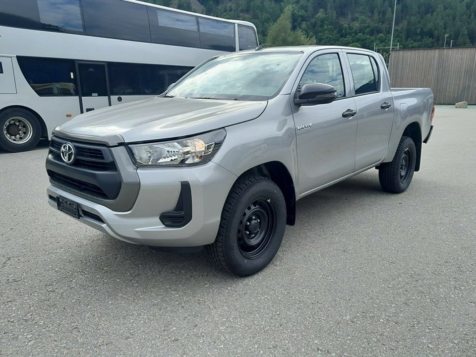 TOYOTA Hilux 2.4D-4D Comfort Double Cab 4×4 VEHICULE NEUF
