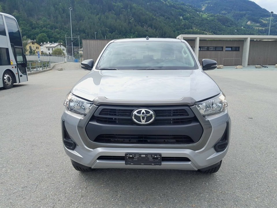 TOYOTA Hilux 2.4D-4D Comfort Double Cab 4×4 VEHICULE NEUF