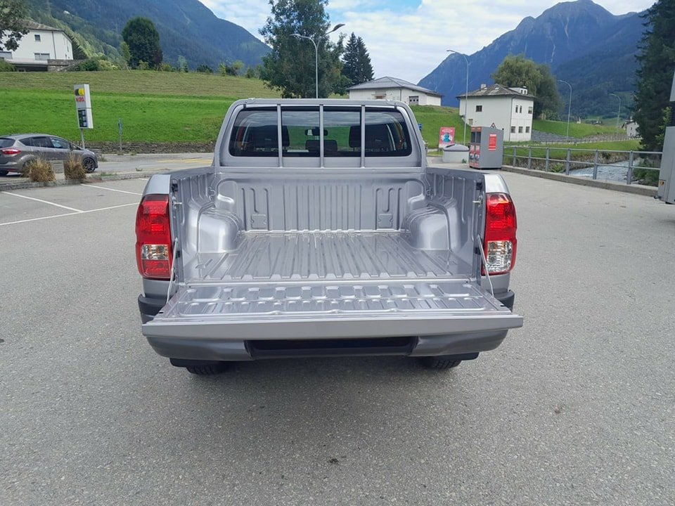 TOYOTA Hilux 2.4D-4D Comfort Double Cab 4×4 VEHICULE NEUF