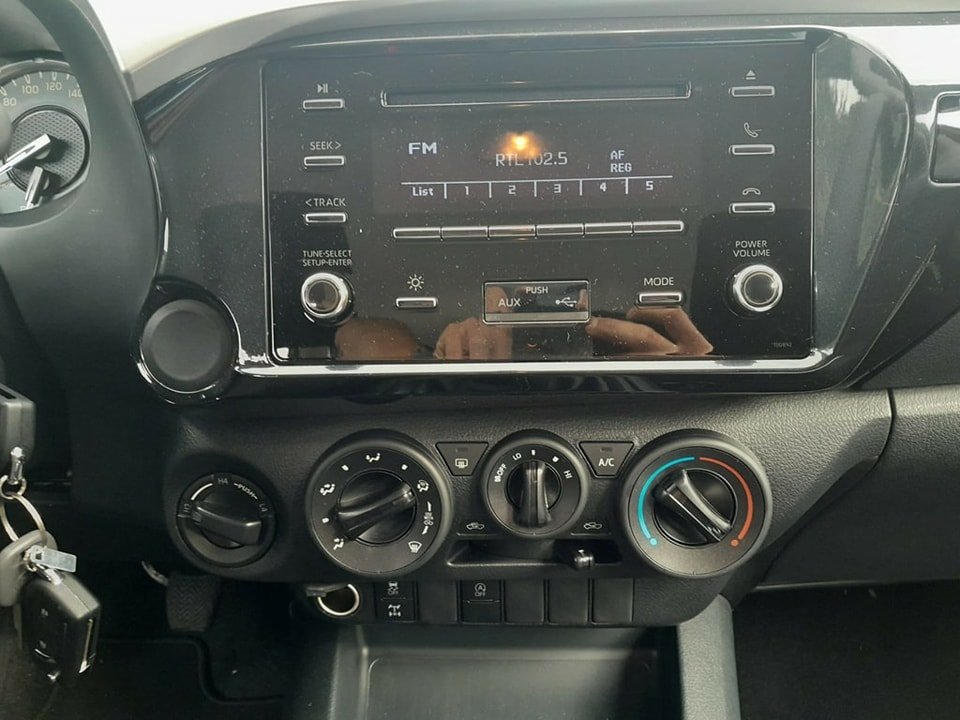 TOYOTA Hilux 2.4D-4D Comfort Double Cab 4×4 VEHICULE NEUF