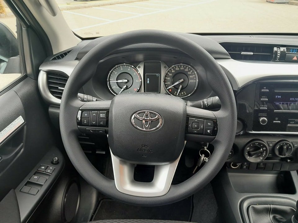 TOYOTA Hilux 2.4D-4D Comfort Double Cab 4×4 VEHICULE NEUF