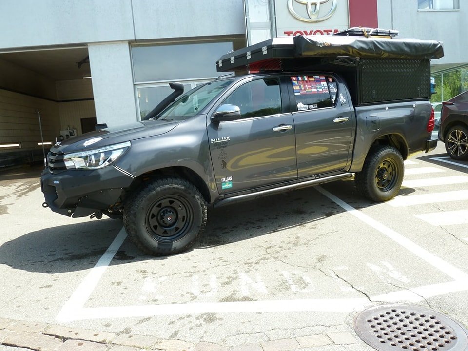 TOYOTA Hilux 2.4-4D Sol Premium Double Cab 4×4 A 2018