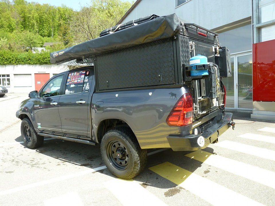 TOYOTA Hilux 2.4-4D Sol Premium Double Cab 4×4 A 2018