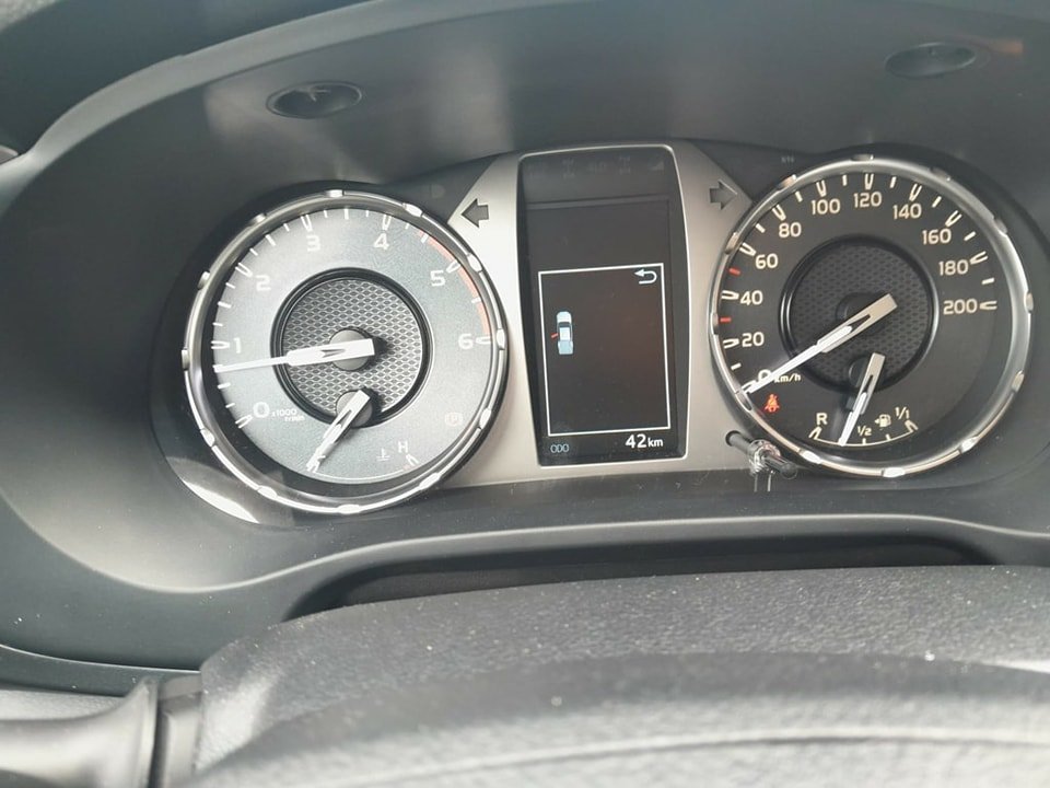 TOYOTA Hilux 2.4D-4D Comfort Double Cab 4×4 VEHICULE NEUF