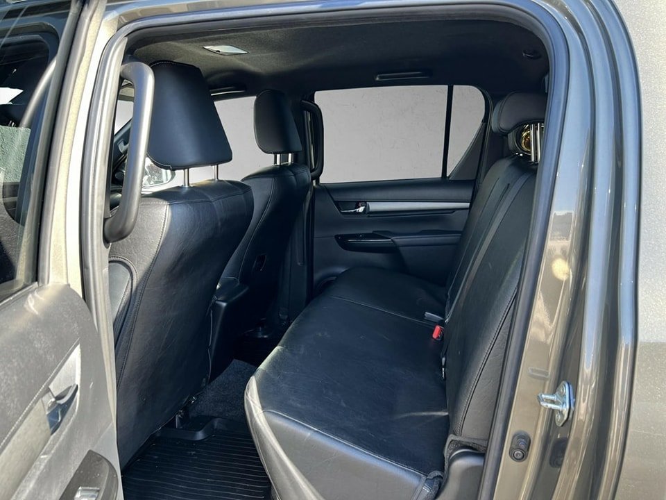 TOYOTA HI-LUX Hilux Double Cab.-Pick-up 2.8 D-4D 204 Invincible 2023
