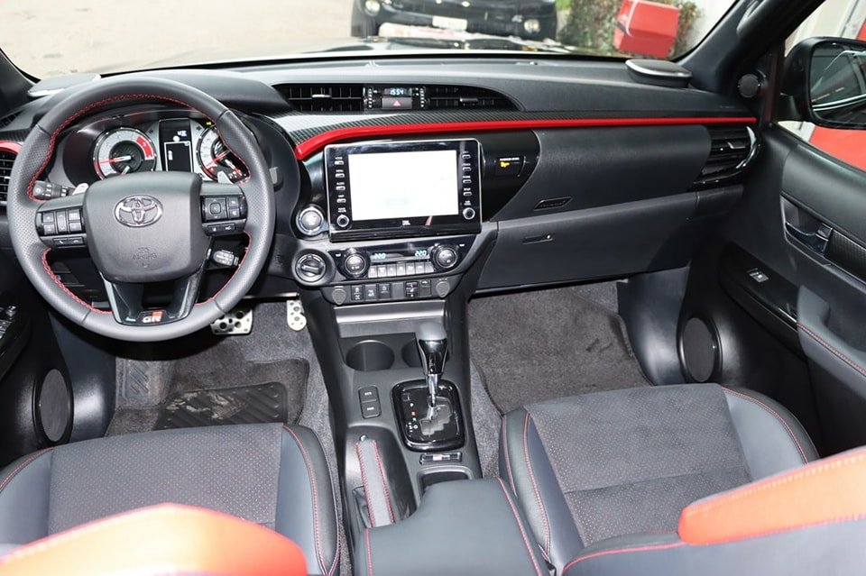 TOYOTA Hilux 2.8D-4D GR Sport Double Cab 4×4 A Véhicule neuf