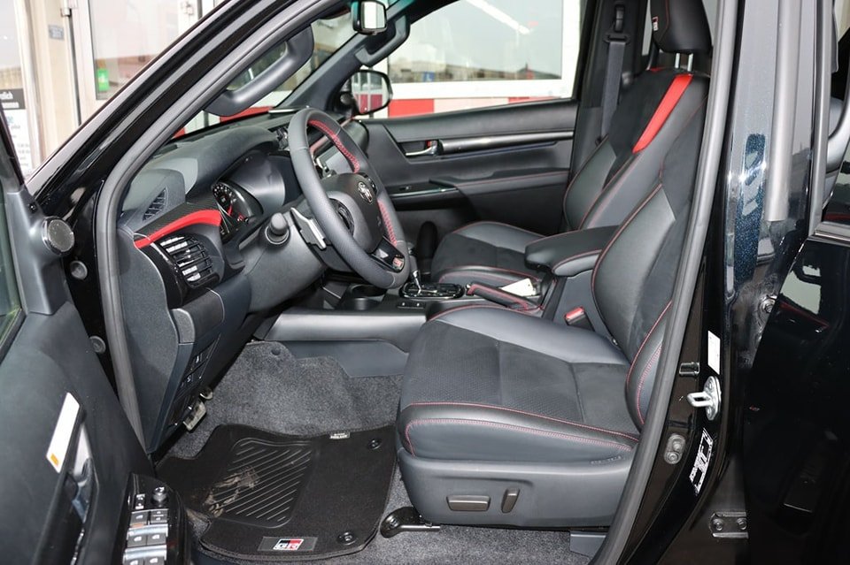 TOYOTA Hilux 2.8D-4D GR Sport Double Cab 4×4 A Véhicule neuf