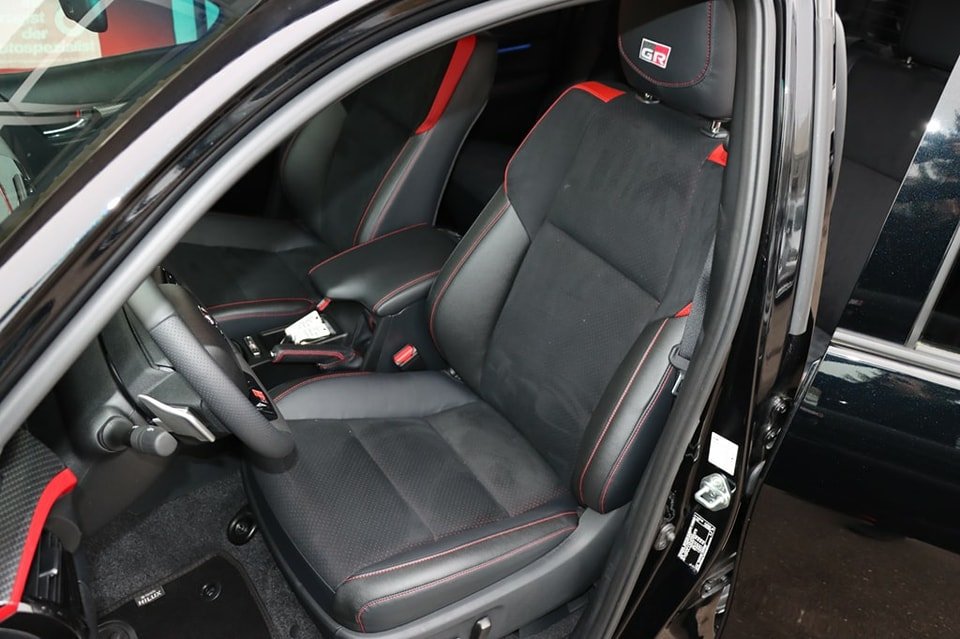 TOYOTA Hilux 2.8D-4D GR Sport Double Cab 4×4 A Véhicule neuf