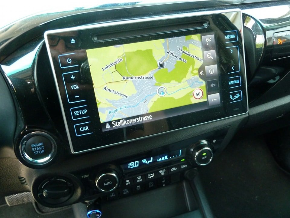 TOYOTA Hilux 2.4-4D Sol Premium Double Cab 4×4 A 2018