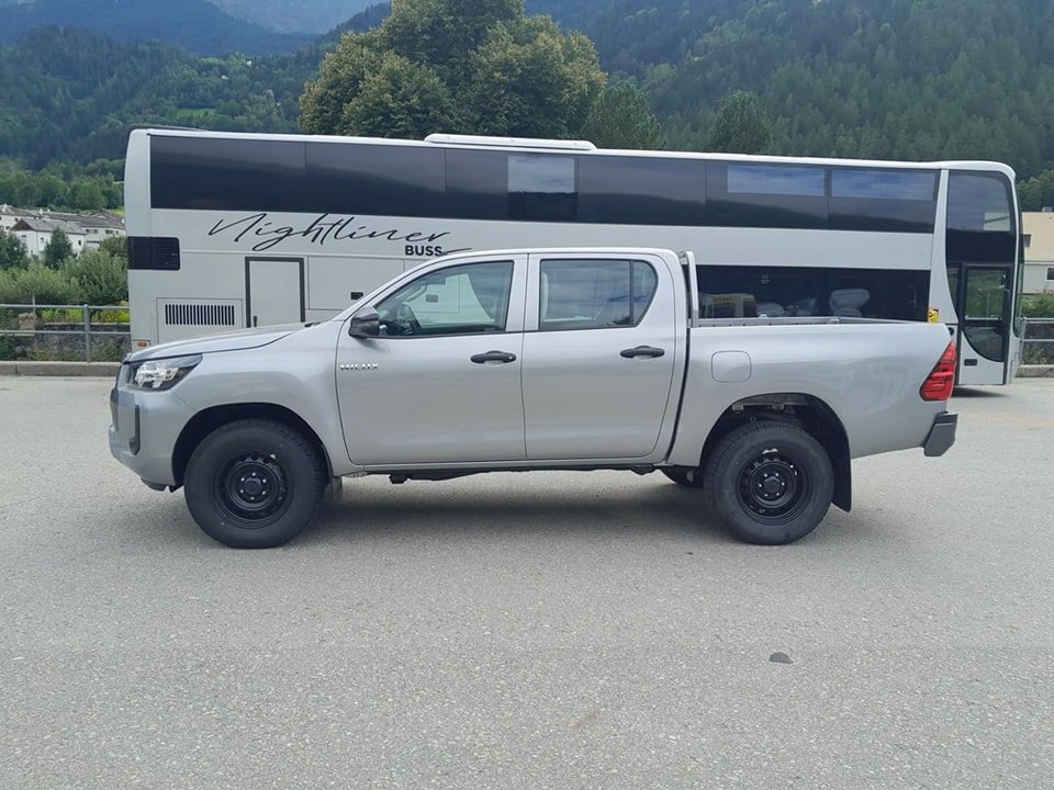 TOYOTA Hilux 2.4D-4D Comfort Double Cab 4×4 VEHICULE NEUF