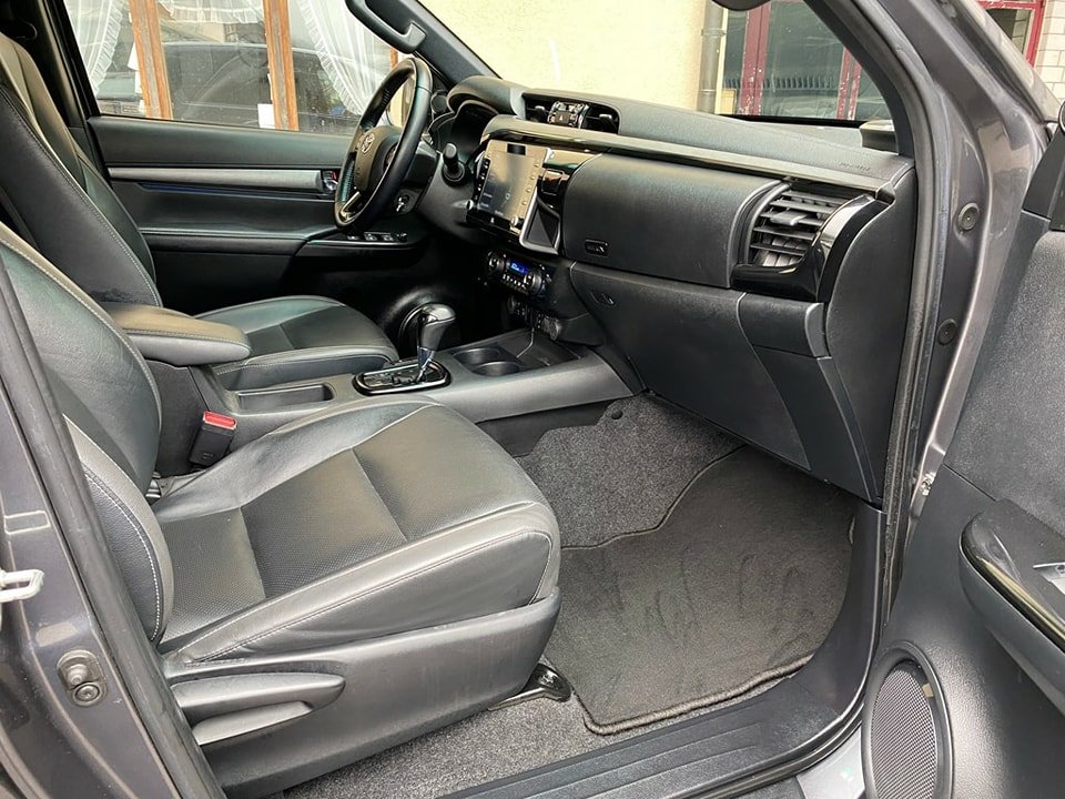 TOYOTA Hilux 2.8D-4D Invincible Double Cab 4×4 A 2022