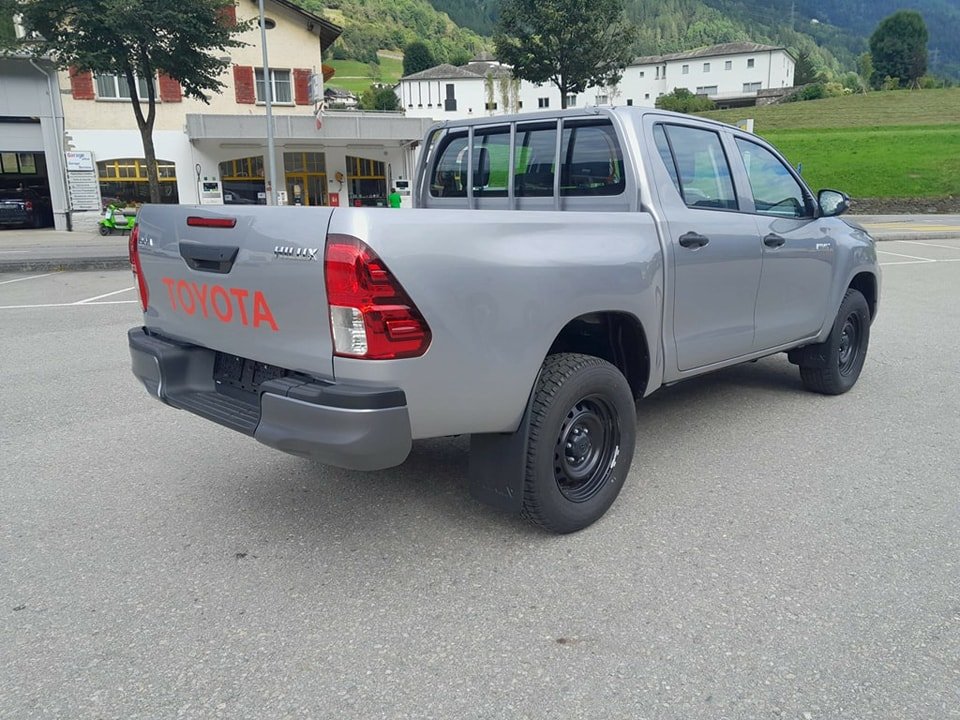 TOYOTA Hilux 2.4D-4D Comfort Double Cab 4×4 VEHICULE NEUF