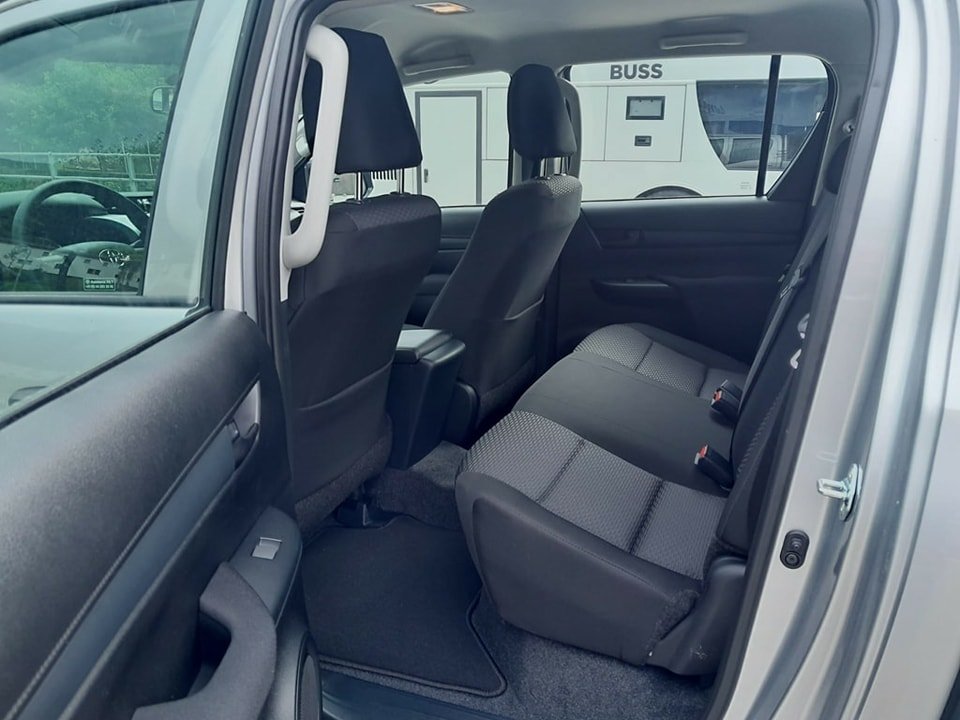 TOYOTA Hilux 2.4D-4D Comfort Double Cab 4×4 VEHICULE NEUF