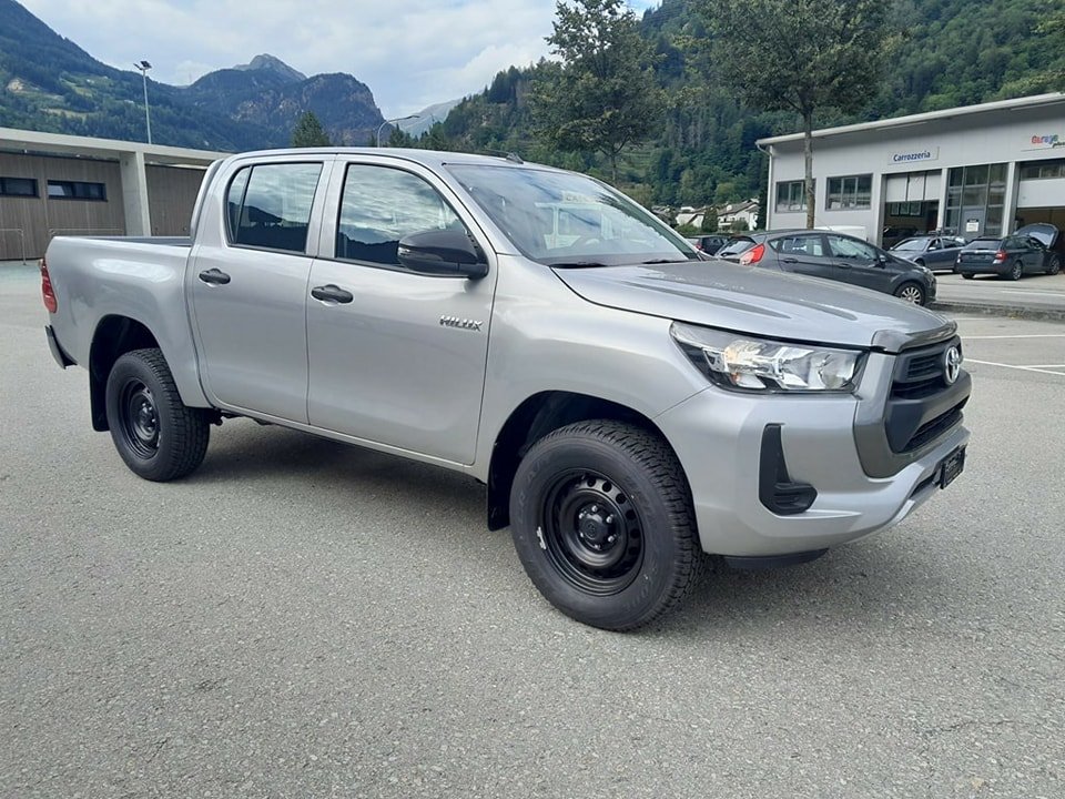 TOYOTA Hilux 2.4D-4D Comfort Double Cab 4×4 VEHICULE NEUF