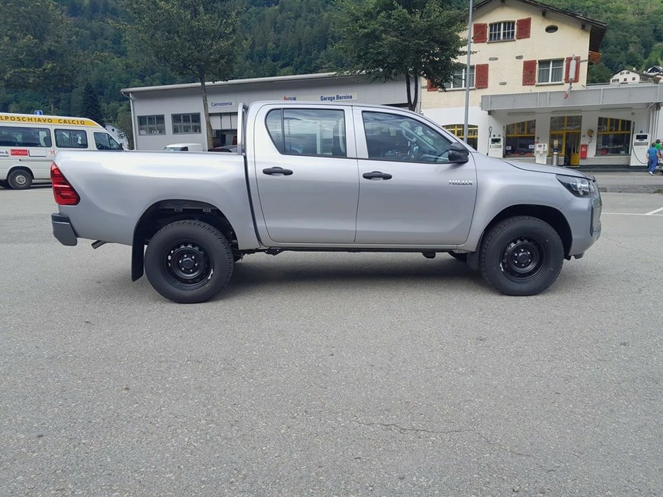 TOYOTA Hilux 2.4D-4D Comfort Double Cab 4×4 VEHICULE NEUF
