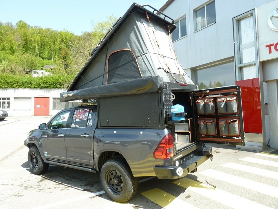 TOYOTA Hilux 2.4-4D Sol Premium Double Cab 4×4 A 2018