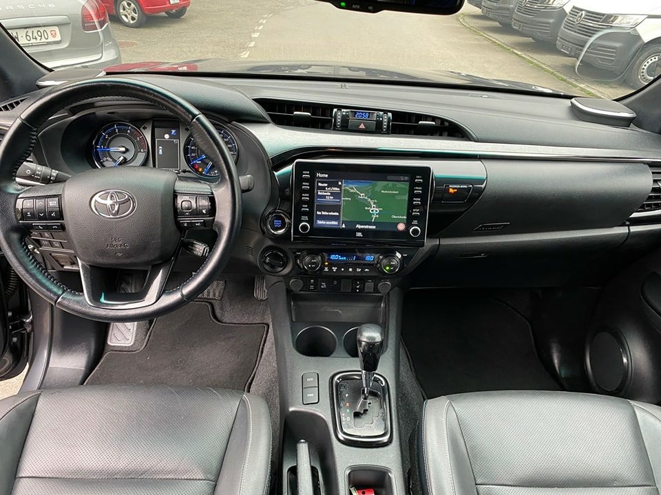 TOYOTA Hilux 2.8D-4D Invincible Double Cab 4×4 A 2022