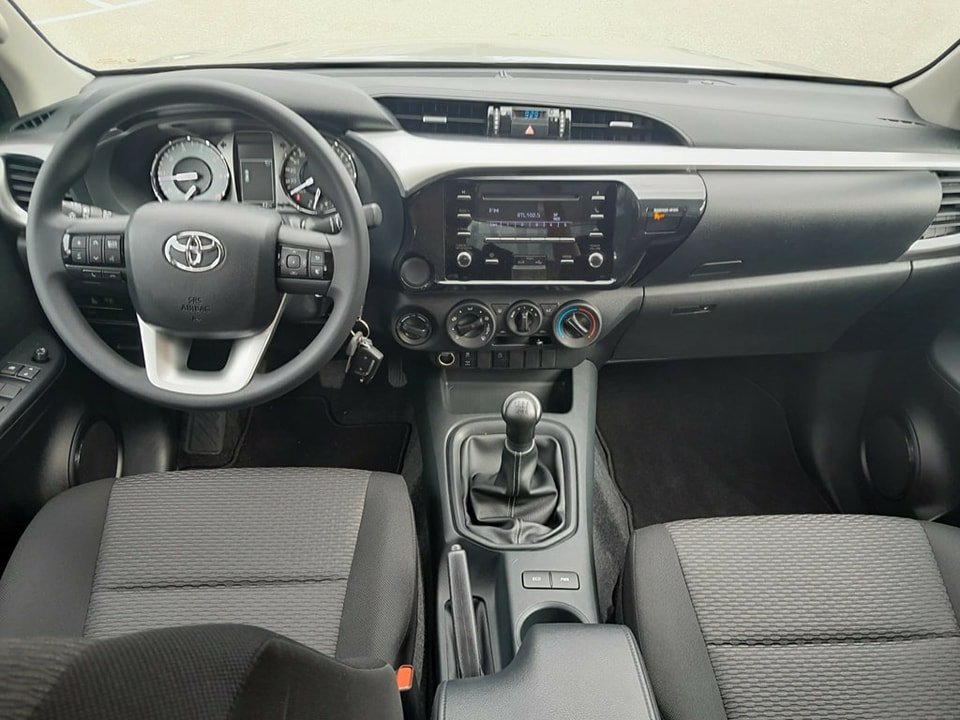 TOYOTA Hilux 2.4D-4D Comfort Double Cab 4×4 VEHICULE NEUF